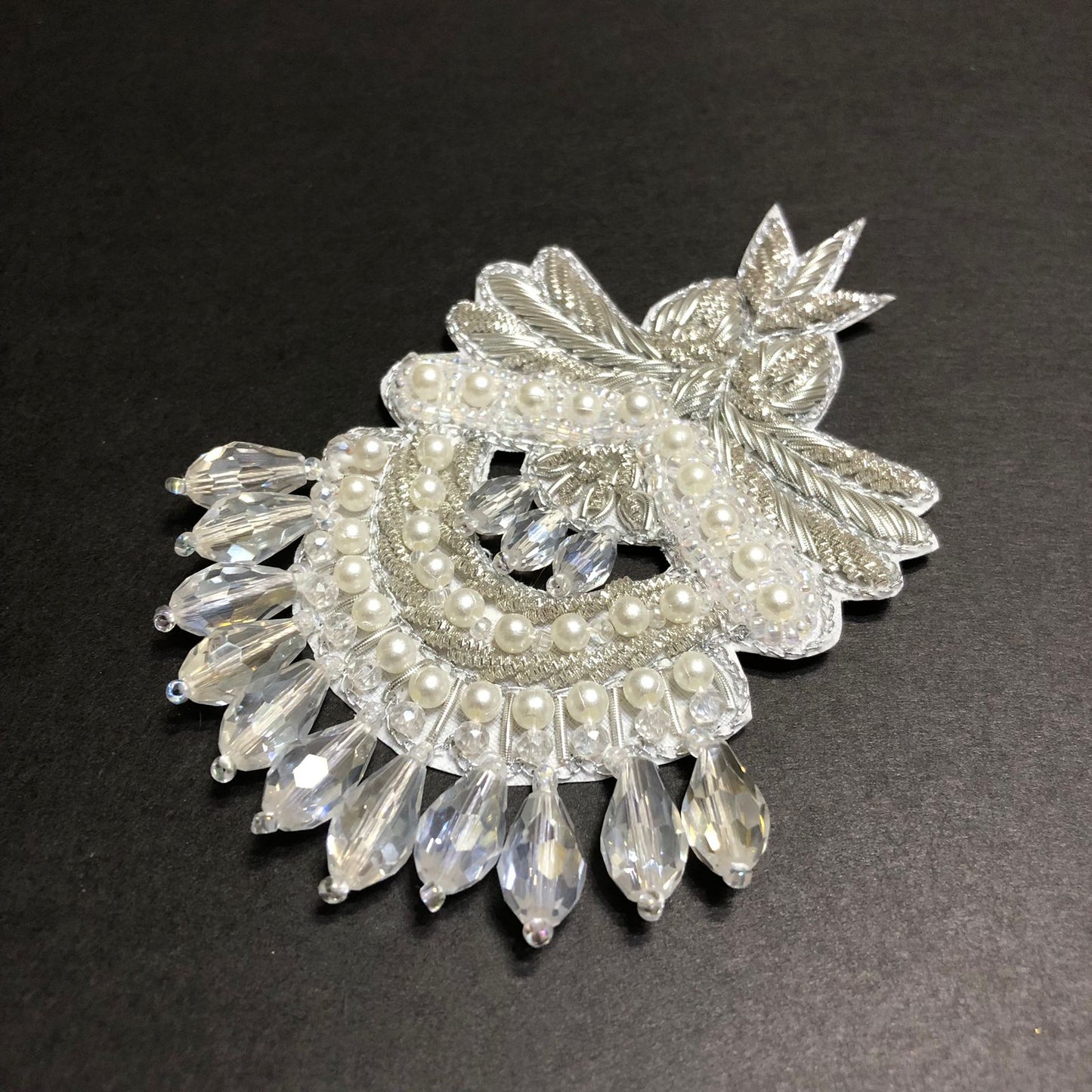 Caryall Silver Crystals with Off-white Pearls Silver Motif