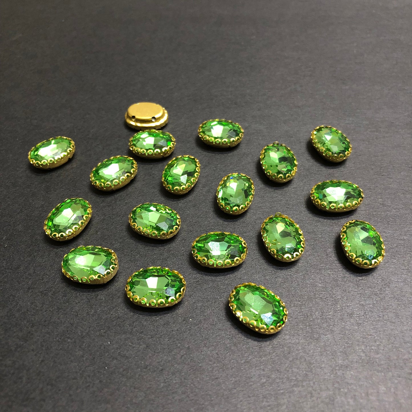 Mini Clipy Golden Light Green Oval Stones