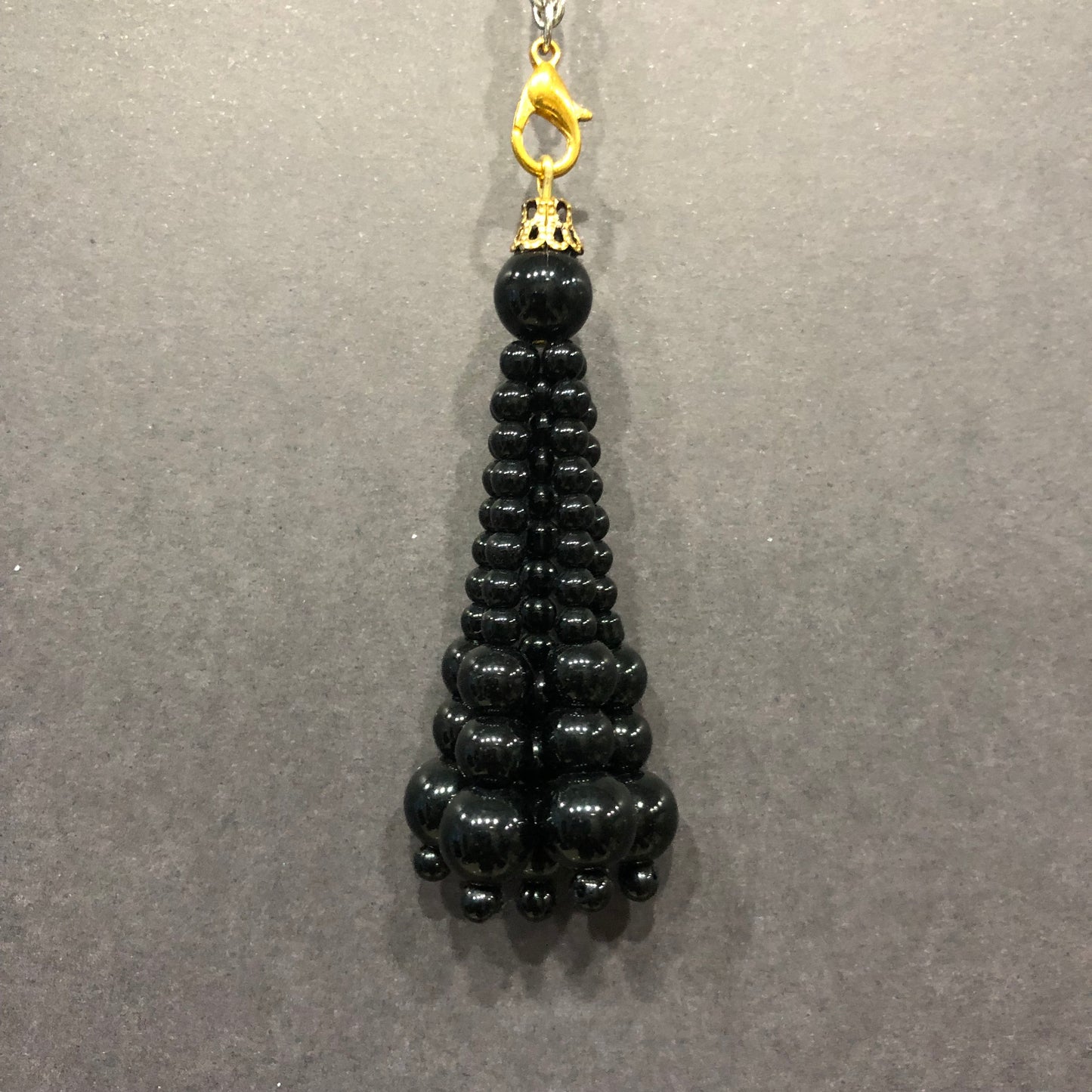 Mini Black Pearly Pool Golden Tassel