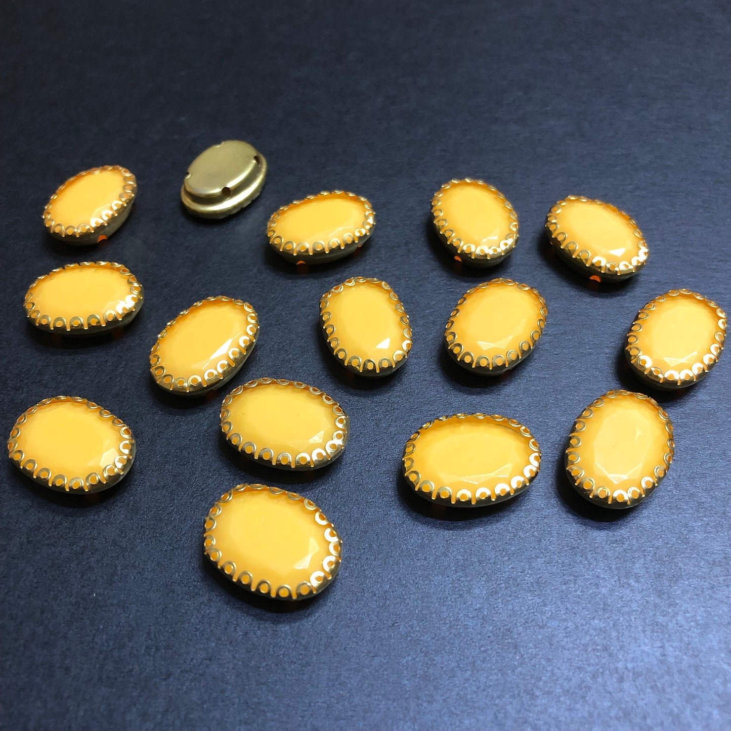 Clipy Oval Plastic Stones