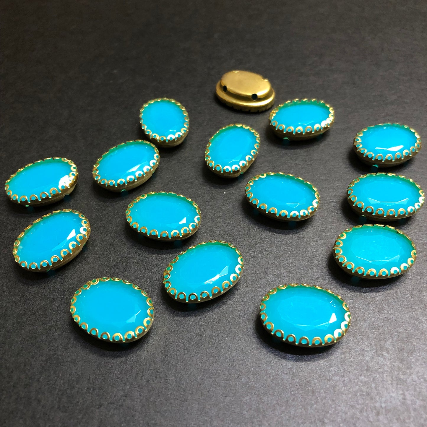 Clipy Oval Plastic Stones