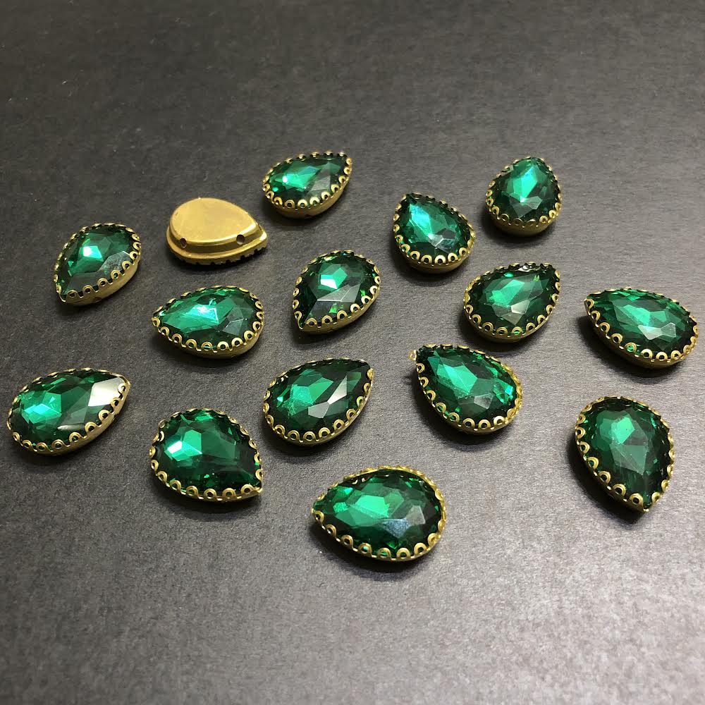 Clipy Golden Emerald Green Drop Stones