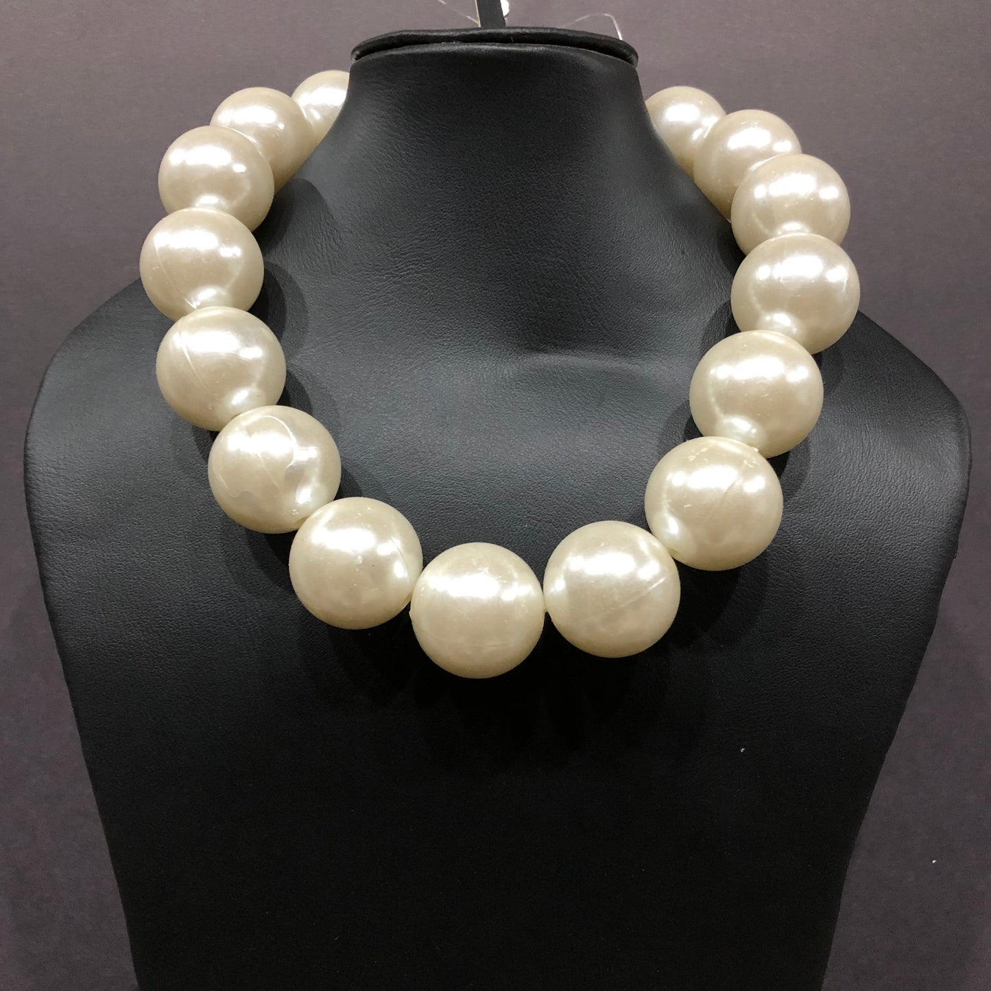 Immortal Off-white Pearly Necklace