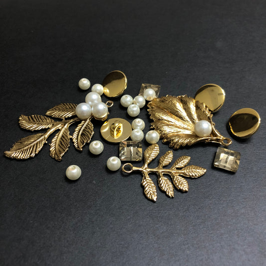 Royal Off-white Pearls and Golden Leaves Buttons Set