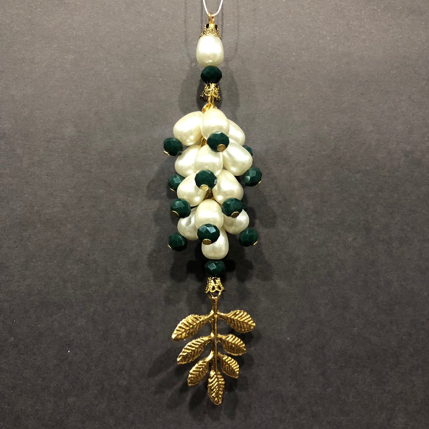 Pearly Green Ashy Leaves Tassel