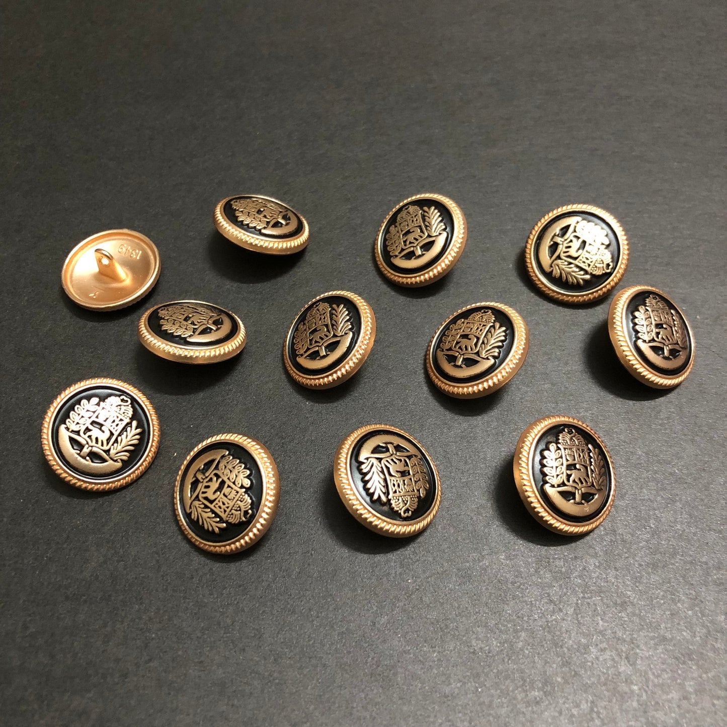 Roundeluxe Golden and Black Luxe Golden Buttons