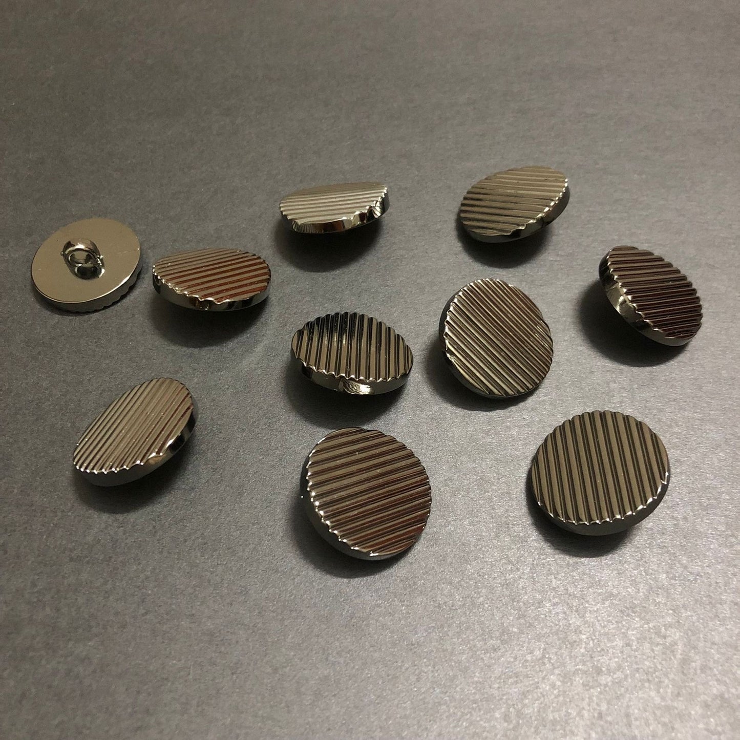 MetaKnot Blackish Silver Luxe Blackish Silver Buttons