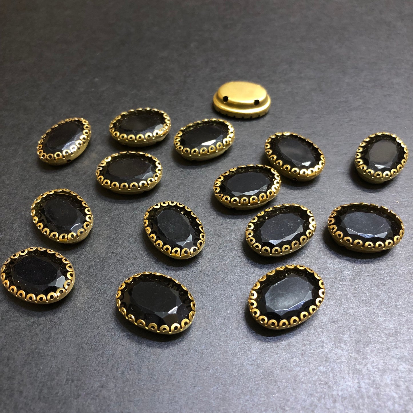 Clipy Oval Plastic Stones