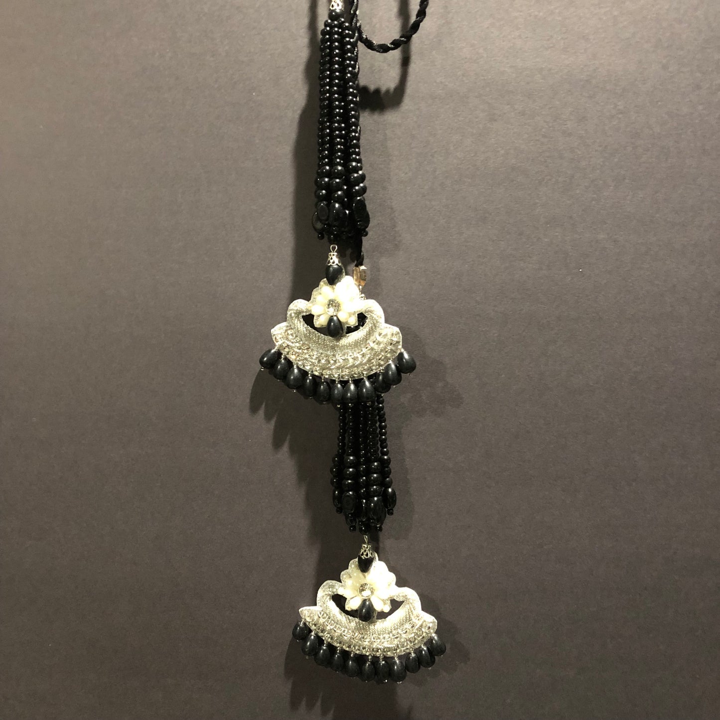 Signature Motif Monochrome Backdori