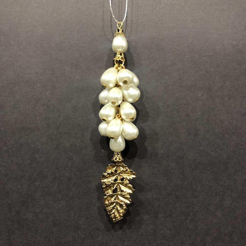 Pearly Oak Leaves Tassel