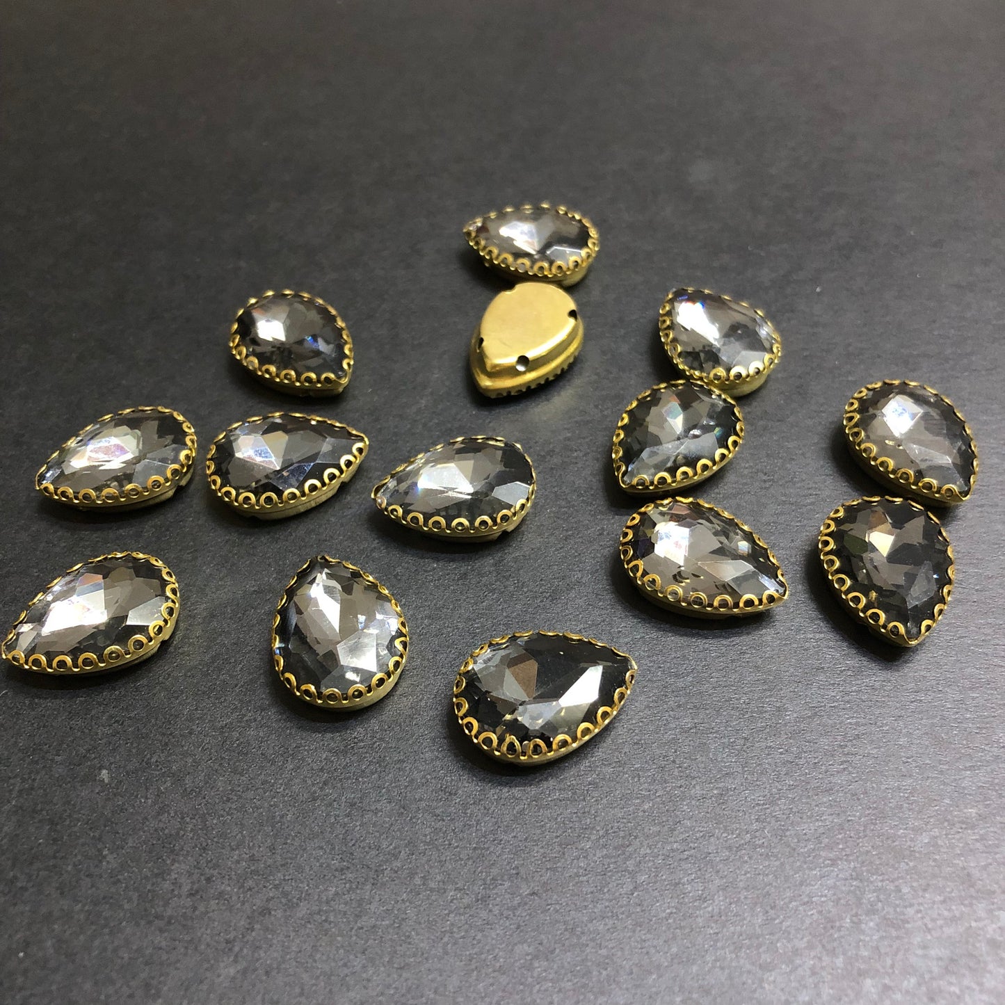 Clipy Golden Grey Drop Stones
