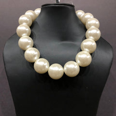 Immortal Off-white Pearly Necklace