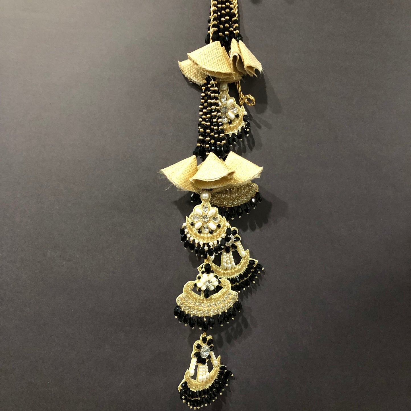 Hefty Motif Tassels Backdori