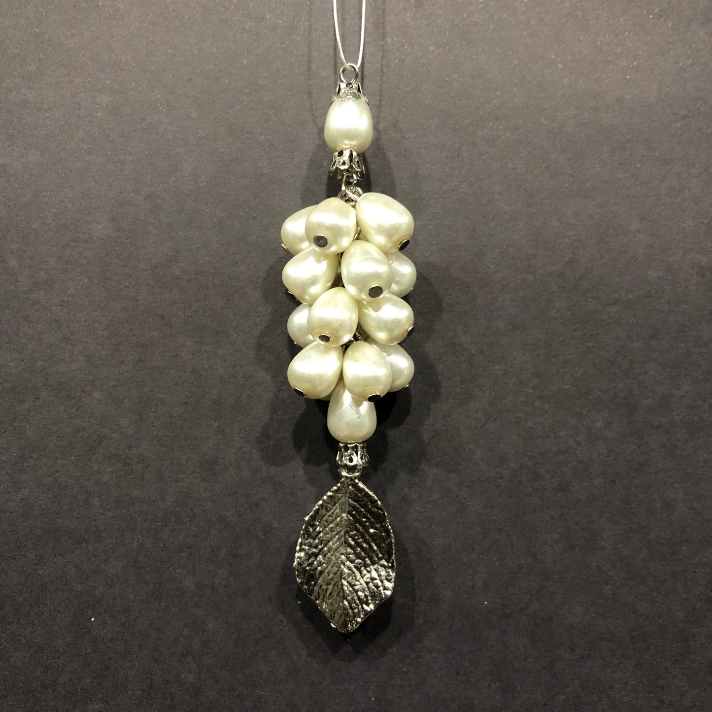 Pearly Cherry Leaf Tassel