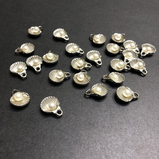 Off-white Pearly Silver Seashells