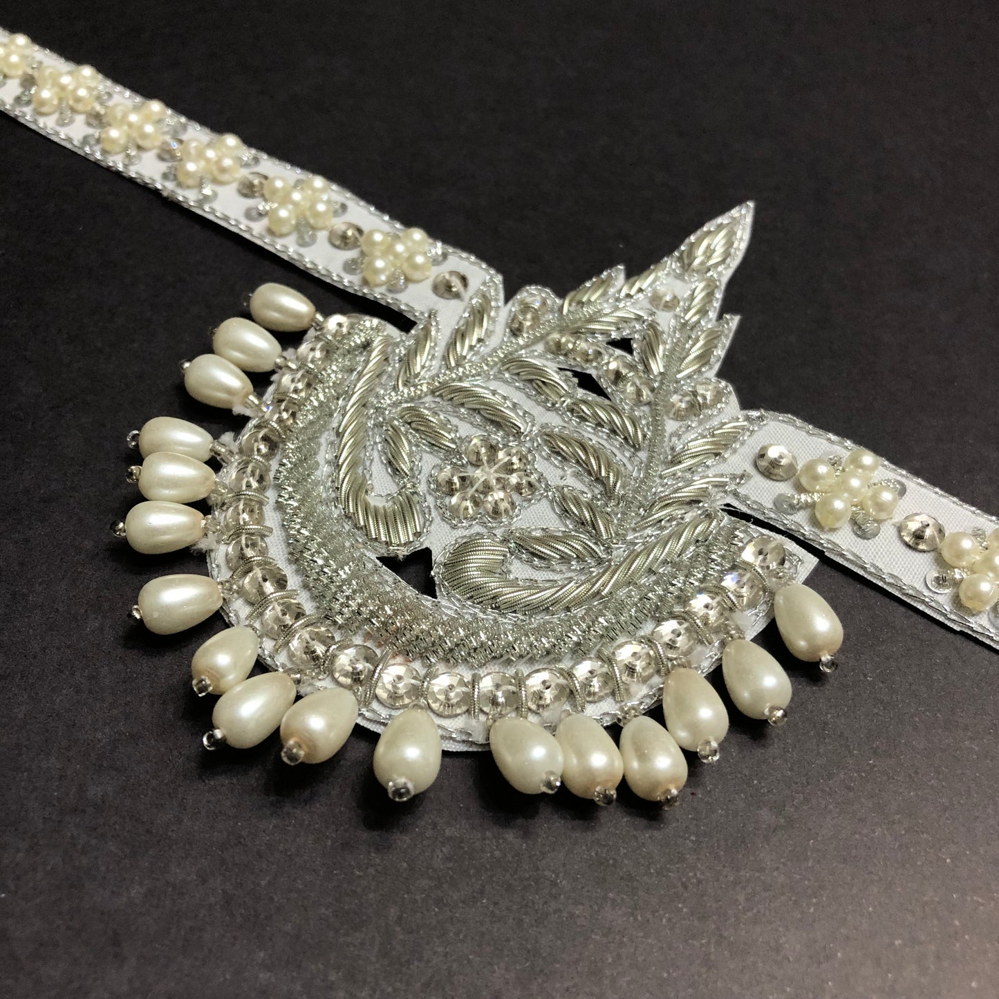 Alluring Off-white Pearls Motif Silver Backstripe